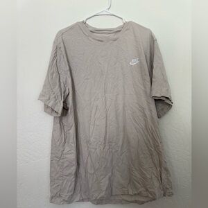 Nike Men's Light Gray Short Sleeve Tee